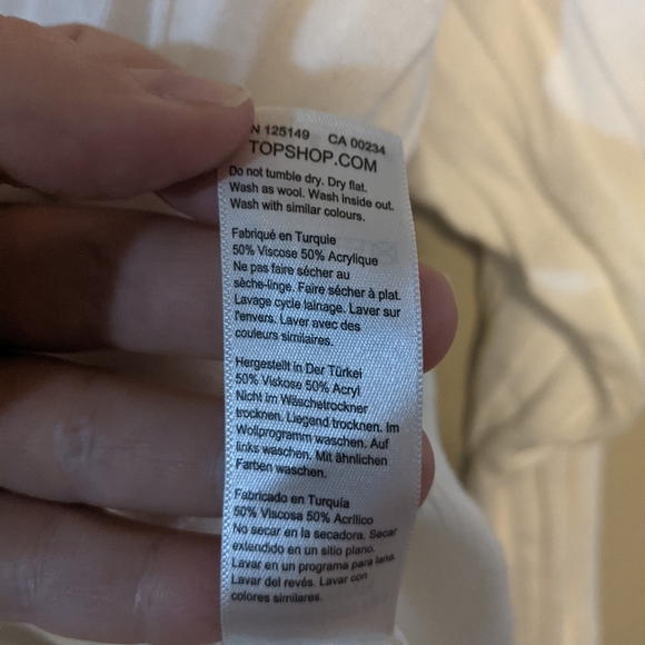 2/$20 TOPSHOP White Loose V-neck Knit Sweater - Picture 7 of 13